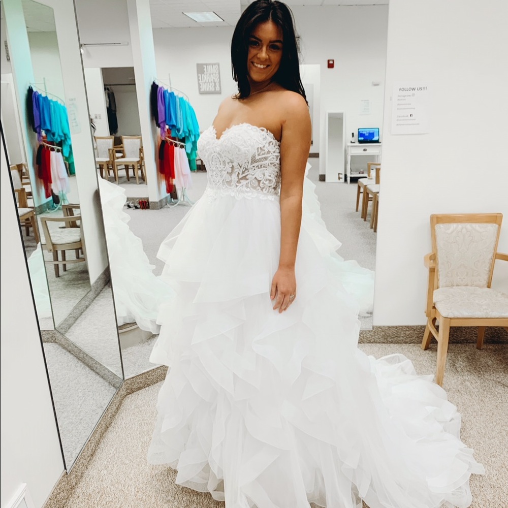 NWT Private Collection Strapless Ruffled Wedding